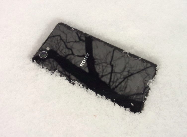 Sony Xperia Z1 Compact - na sněhu (1)