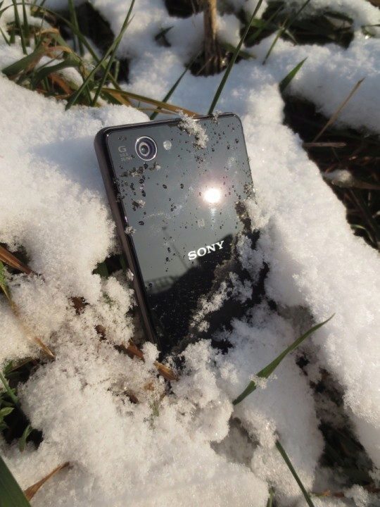 Sony Xperia Z1 Compact - na sněhu (2)