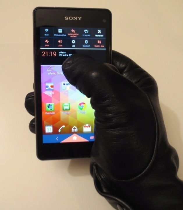 Sony Xperia Z1 Compact - ovládání v rukavicích (2)