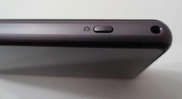 Sony Xperia Z1 Compact - spoušť fotoaparátu