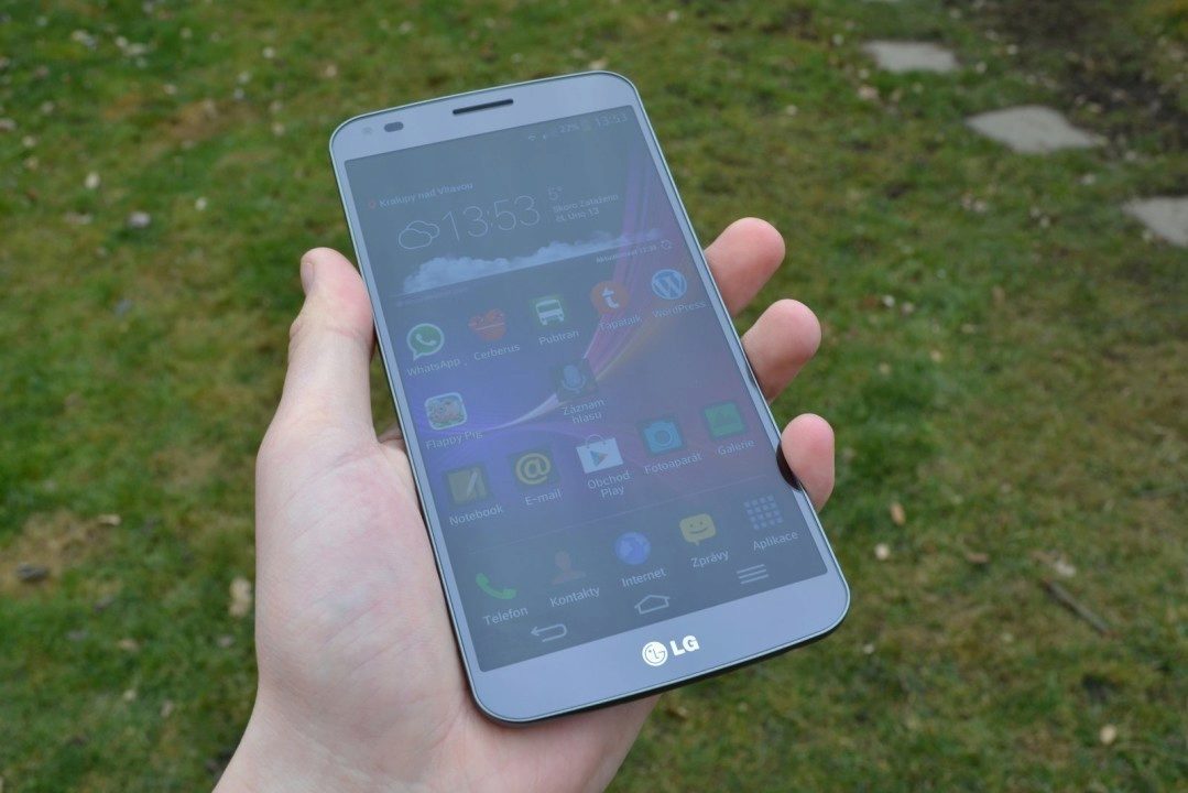 Telefon-LG-G-Flex-predni-strana-7