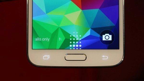 Samsung prý nestíhá vyrábět čtečky otisků prstů pro Galaxy S5