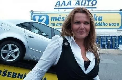 karolina topolova aaa auto