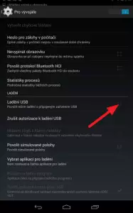 Aktivujte zatržítko Ladění USB