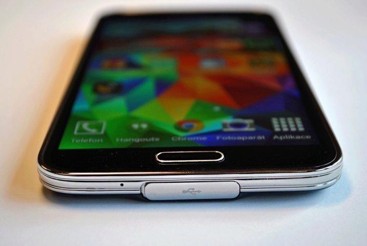 Samsung Galaxy S5 domovské tlačítko