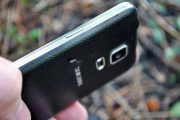 Samsung Galaxy S5 vypínací tlačítko