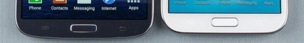 I z tohoto záběru je každému okamžitě jasné, že se dívá na dva telefony značky Samsung