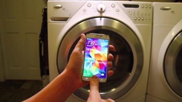 Galaxy S5 u pračky