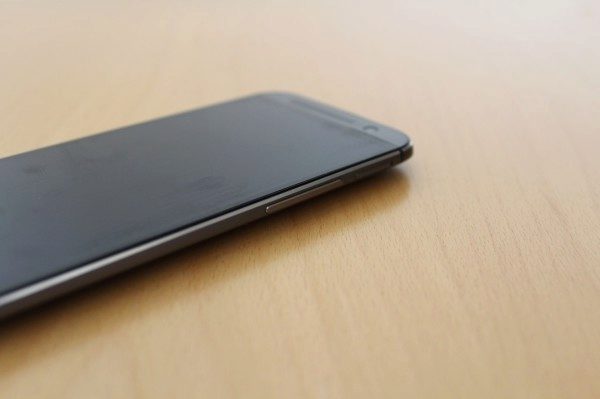 Jak vypadá HTC One M8 25
