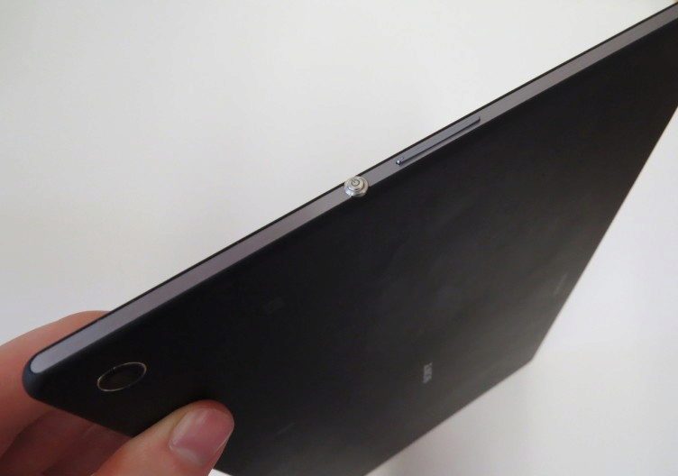 Sony Xperia Z2 Tablet - boční strana