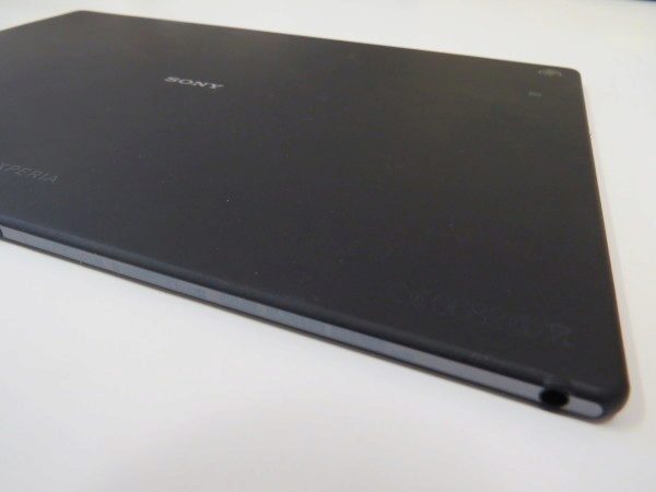 Sony Xperia Z2 Tablet - spodní strana