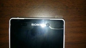 Sony Xperia Z2: mezera mezi předním panelem a hliníkovým rámem