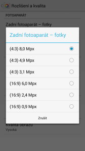 Možnost pořizování fotografií ve formátu 16:9