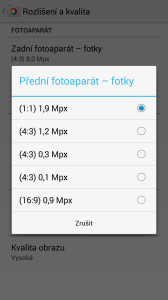 Možnost pořizování fotografií ve formátu 16:9