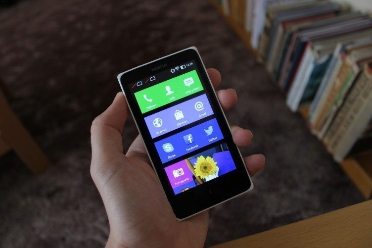 Nokia X recenze - displej