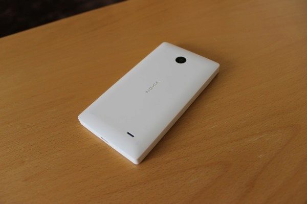 Nokia X recenze - záda