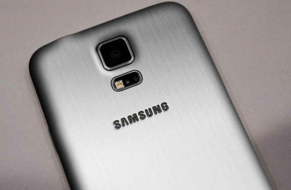 Samsung Galaxy S5 Prime by mohl mít kovové tělo, nebo alespoň zadní kryt