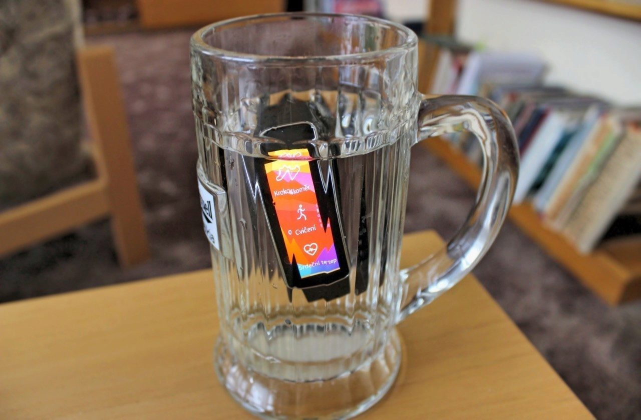 Samsung Gear Fit recenze 4_Fotor