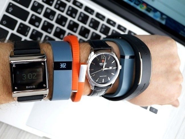 Fitness náramky se těší větší oblibě než chytré hodinky - lídrem je Fitbit
