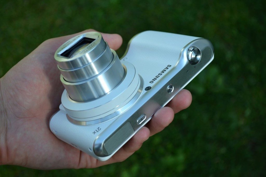 samsung galaxy camera 2 vysunuty objektiv 1