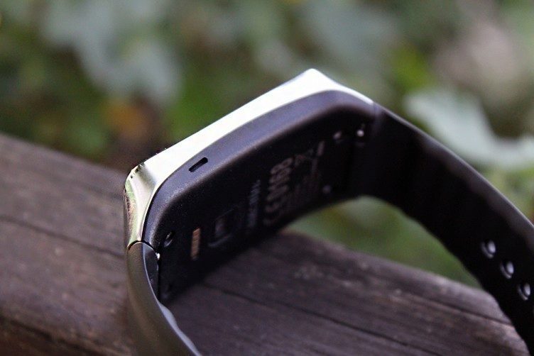 Samsung Gear Live levá strana