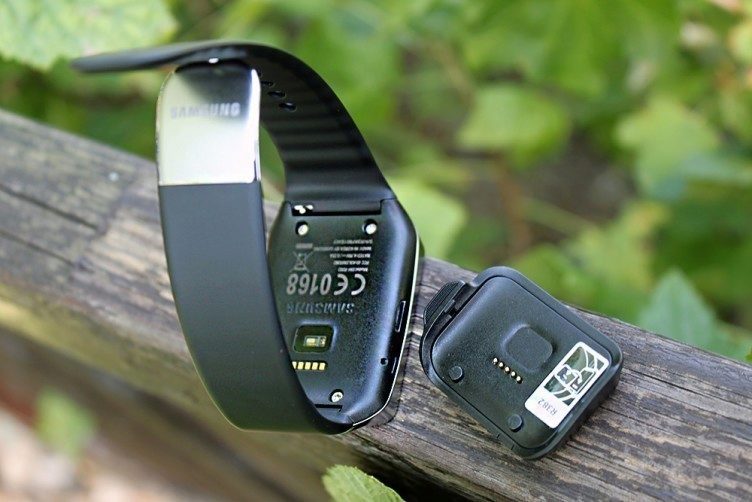 Samsung Gear Live nabíjecí kolébka 1