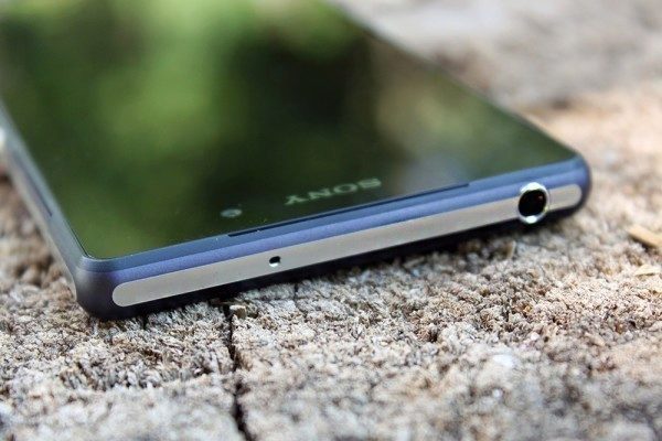 Sony Xperia Z2 vrchní strana