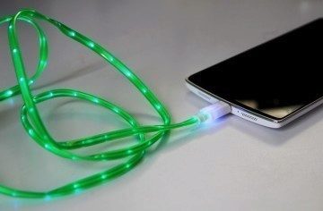 zajímavé zboží - svítící USB kablík