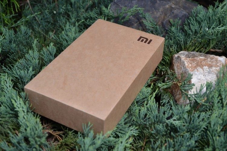 Tvrdá krabička bez zdobení - to je styl balení od Xiaomi