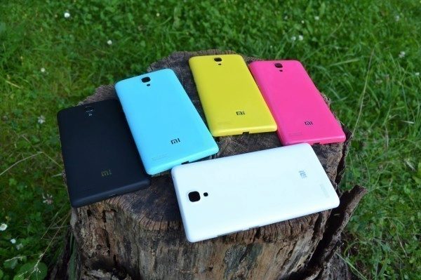 Další kryty telefonu Xiaomi Redmi Note sluší, nejsou už ale tak příjemné na dotyk