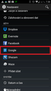 V nastavení v sekci Účty klepněte na položku Google