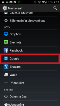 V nastavení v sekci Účty klepněte na položku Google