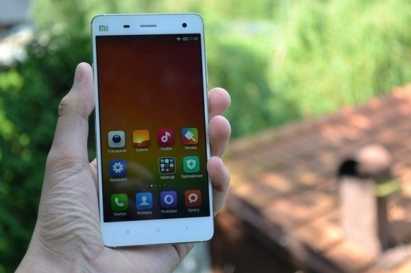 Xiaomi Mi4 bílá barva