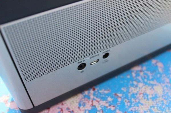 BOSE SoundLink Bluetooth III recenze - konektory