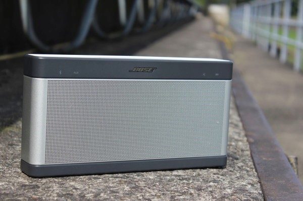 BOSE SoundLink Bluetooth III recenze - stadion