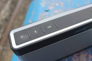 BOSE SoundLink Bluetooth III recenze - tlačítka