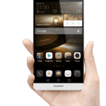 Huawei Ascend Mate7_Single_Gray Front Face Hand_Hi res