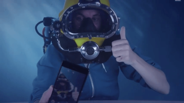 Sony Xperia Z3 underwater unboxing