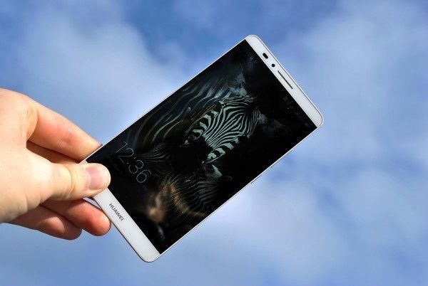 Huawei Ascend Mate 7 čitelnost na slunci