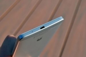 Huawei Ascend Mate 7 spodní strana