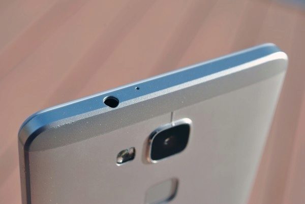 Huawei Ascend Mate 7 vrchní strana