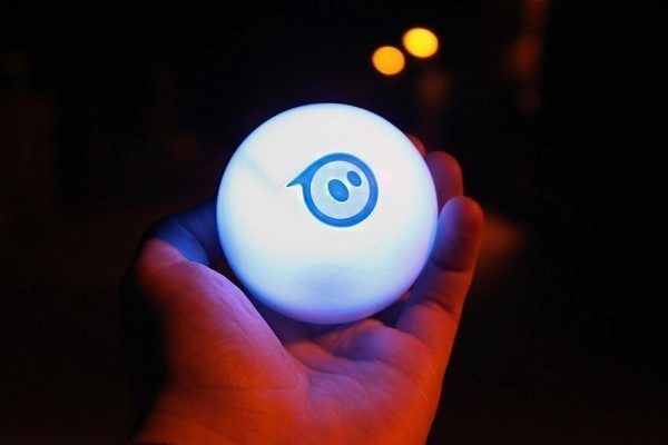 Orbotix Sphero 2.0 pohled v noci