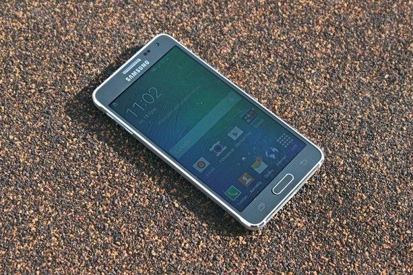 Samsung Galaxy Alpha přední strana 1