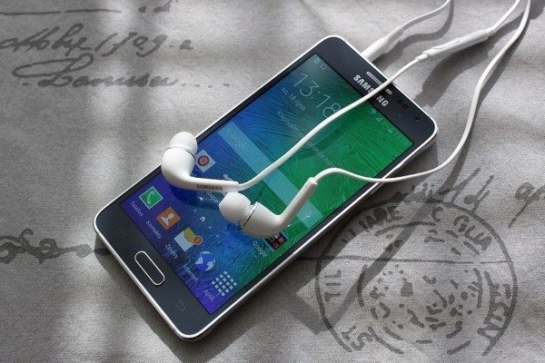 Samsung Galaxy Alpha zvukový výstup