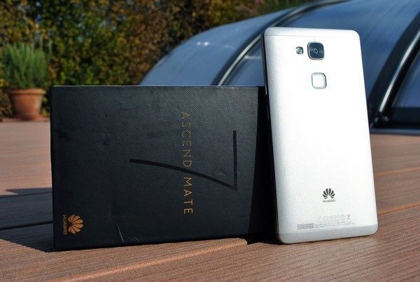 Huawei Ascend Mate 7 pohled na telefon 2