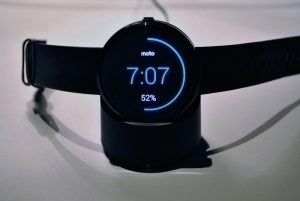 Motorola Moto 360 nabíjecí kolébka 1