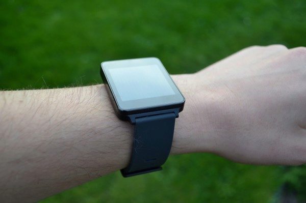 LG G Watch sedí na ruce poměrně dobře