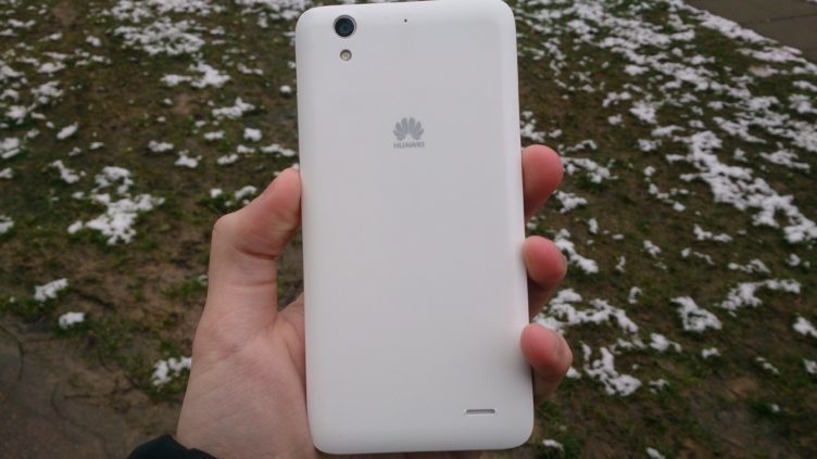 Huawei Ascend G630 - záda telefonu