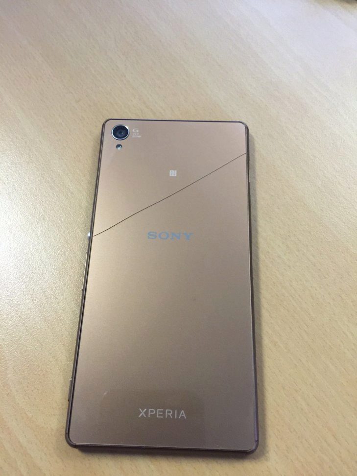 SOny Xperia Z3 broken glass