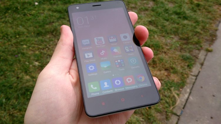 Xiaomi Redmi 2 - přední strana, displej